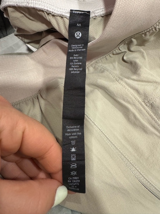 Lululemon License to Train Linerless Short 7" Size Medium - Picture 4 of 7